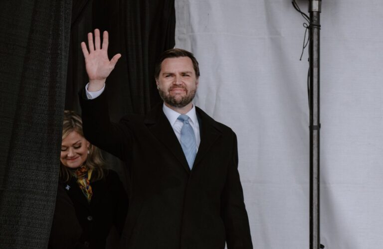 JAV viceprezidentas J. D. Vance: tikimės, kad iki konflikto su Iranu neprieisime