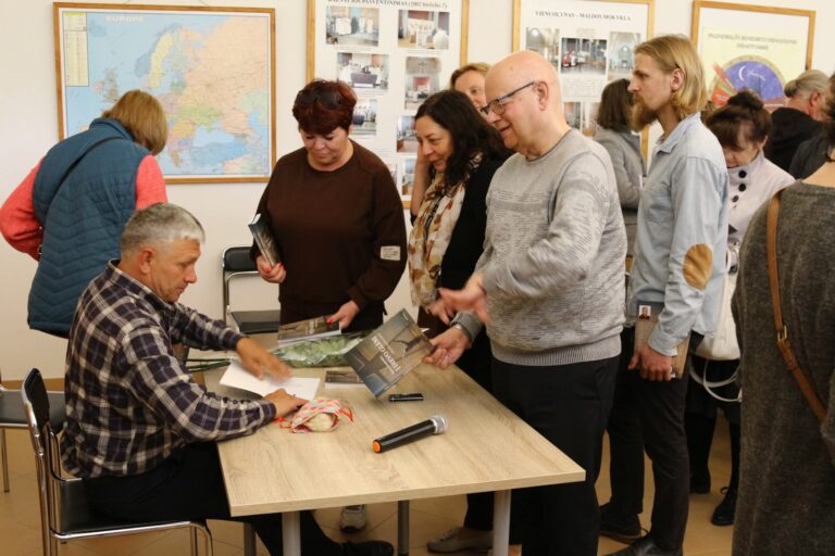 Įvyko Petro Janšausko knygos pristatymas Palendriuose