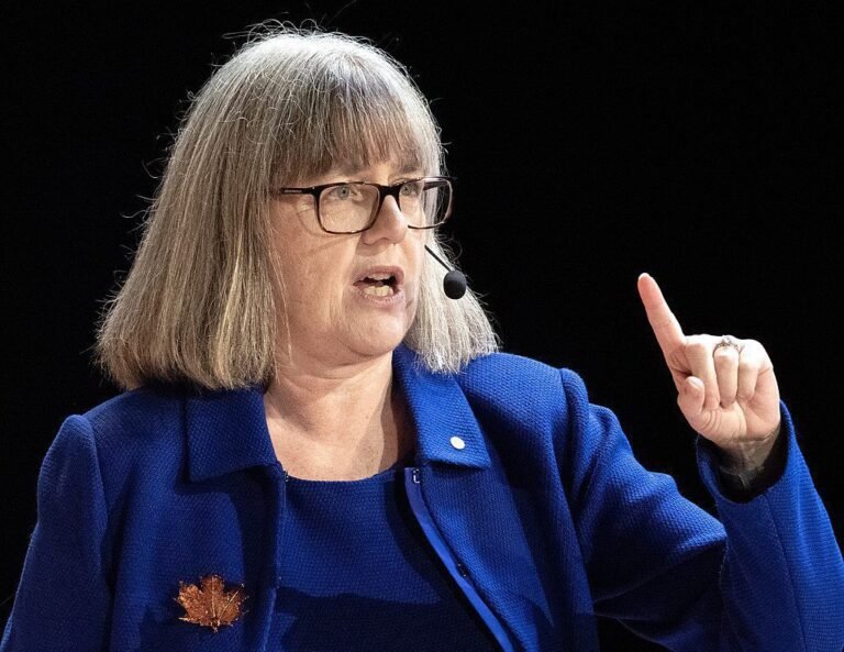 Nobelio premijos laureatė: mokslas ir religija turi bendradarbiauti