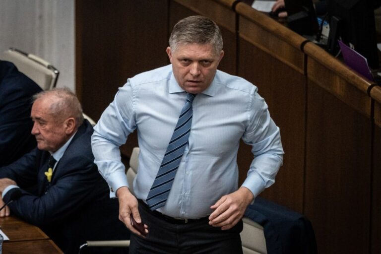 R. Fico atkirto Čekijos prezidentui: nesikiškit į mūsų rinkimus!