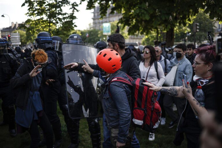 Prancūzijoje antradienį vyksiančiuose protestuose tikimasi iki 1,1 mln. protestuotojų