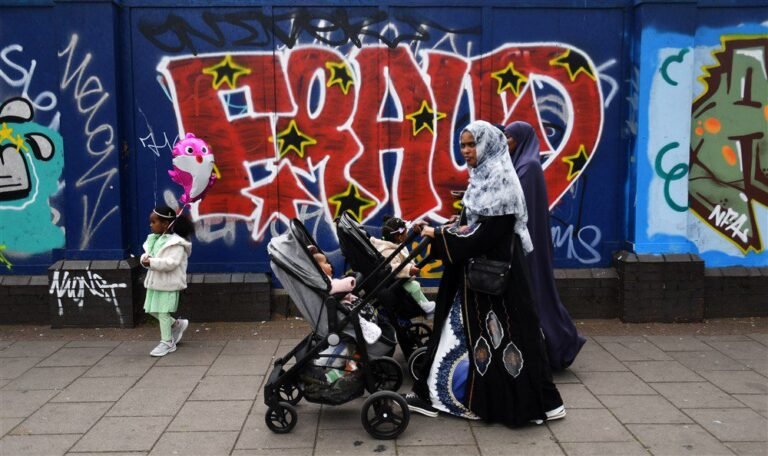 Sebastian Morello. Ar krikščionys turėtų palaikyti stipresnę sienų kontrolę?