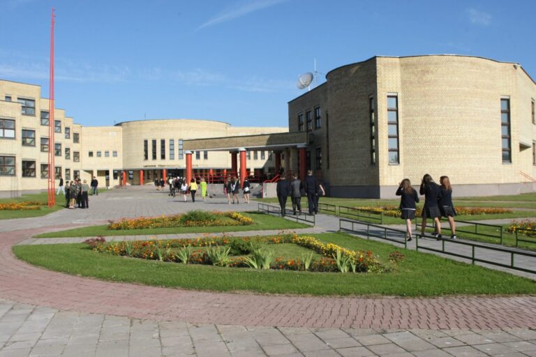 Švietimo darbuotojų profesinė sąjunga traukiasi iš kolektyvinės sutarties su ministerija