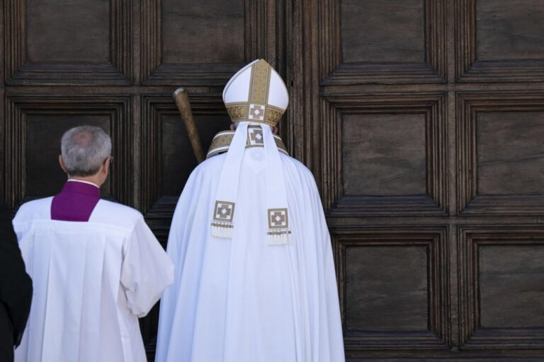 Popiežius atidarys jubiliejinių metų duris ir kalėjime