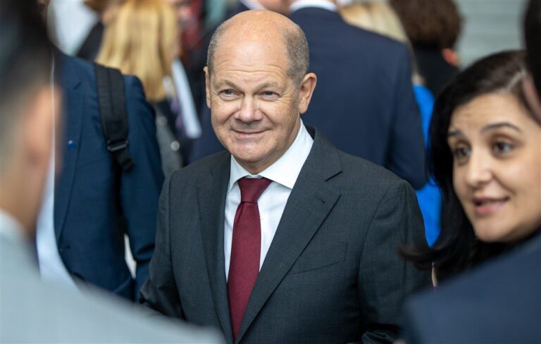 O. Scholzas: Vokietija nesiųs naikintuvų į Ukrainą