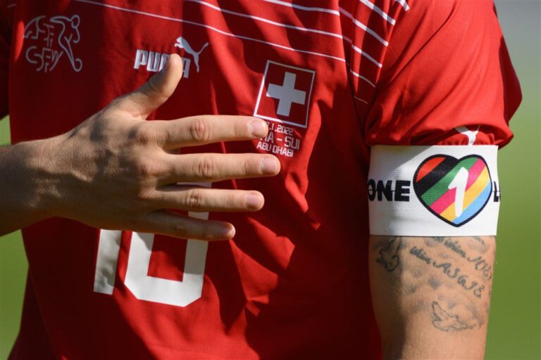 LGBT „vienos meilės” raiščiai pasaulio futbolo čempionate – „naujosios dorybės” simbolis