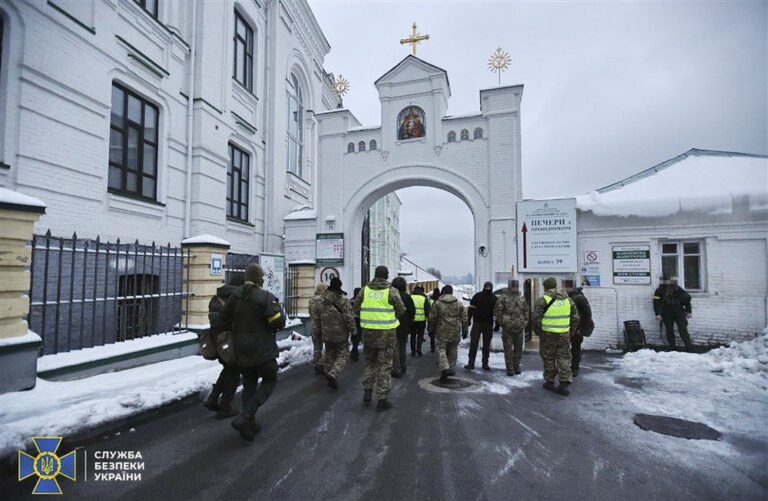 Ukrainos saugumiečiai surengė reidą garsiame ortodoksų vienuolyne, įtariami ryšiai su Rusija