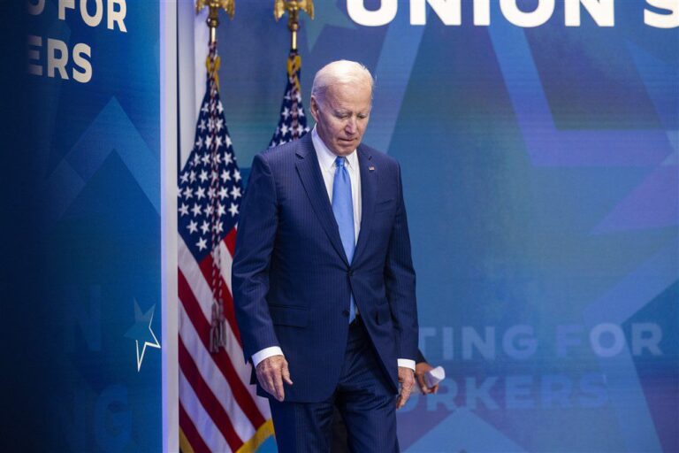 J. Bidenas atvyko į Meksiką derėtis dėl migrantų, kovos su narkotikais