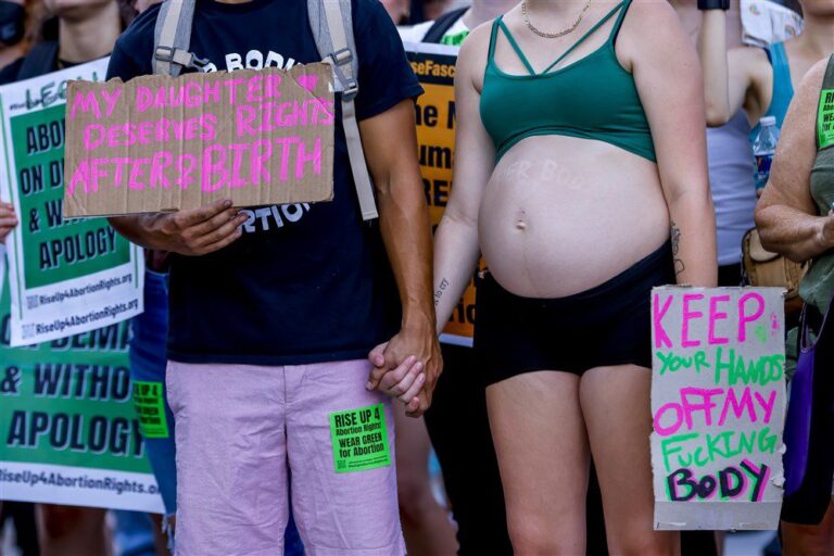 JAV plečiama galimybė įsigyti aborto tablečių
