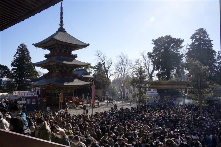 P. Korėja ir Japonija santykius dėl šventų statulų aiškinasi teisme