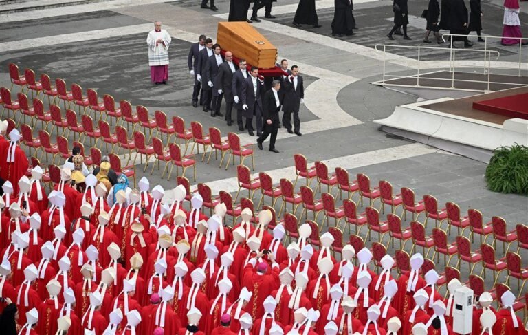 Popiežiaus Benedikto XVI laidotuvės (vaizdo įrašas)