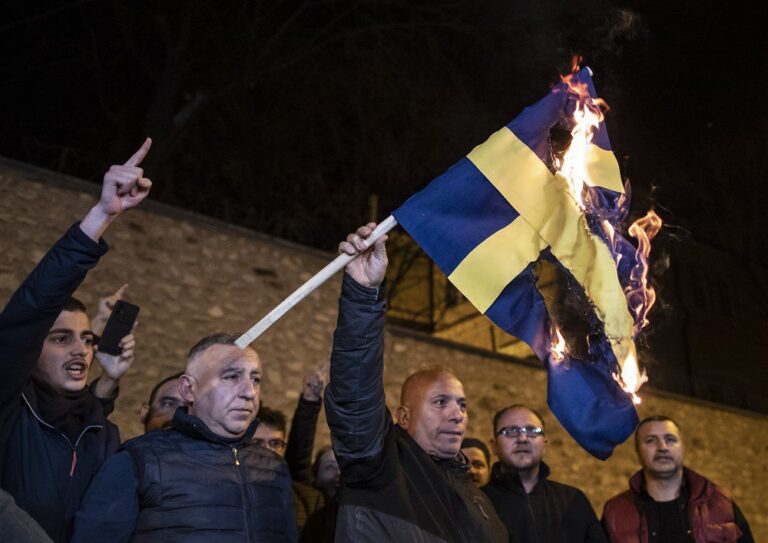 Korano deginimas Švedijoje supykdė turkus, atšaukė vizitą