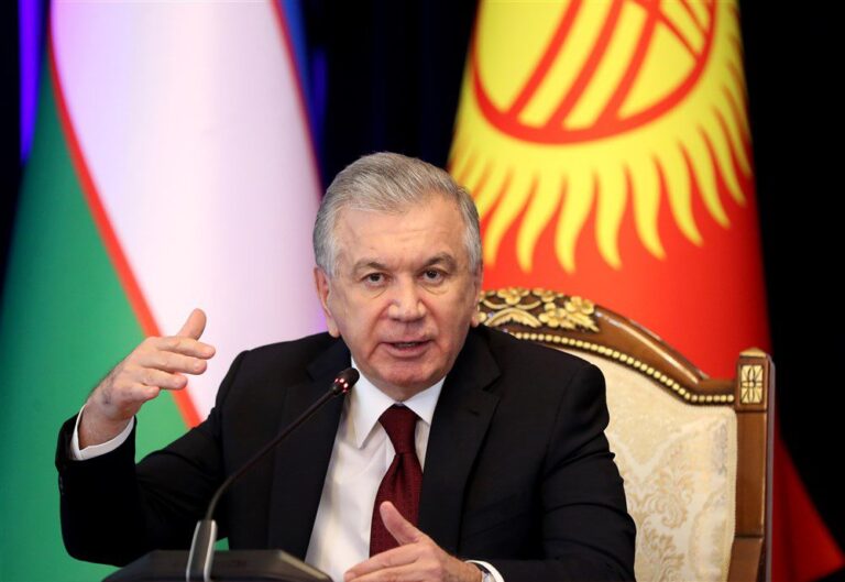 Uzbekijoje prezidentas galės pareigas eiti iki 2040