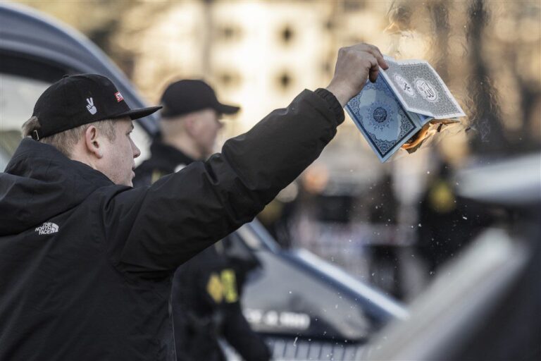 Danijos parlamentas priėmė įstatymą, draudžiantį deginti Koraną