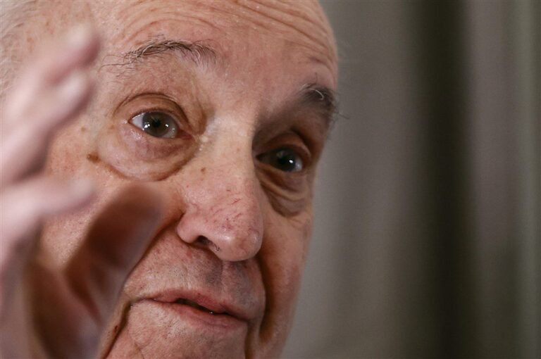 Sentikių vadovas teigia, kad popiežius Pranciškus kviečia patriarchą Kirilą susitikti