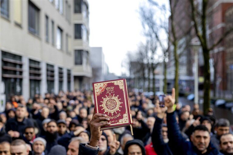 Lenkijoje į islamą atsivertęs 18  – etis planavo teroro aktą prieš policiją