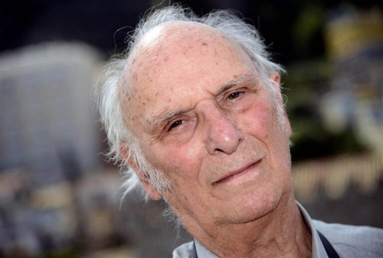 Mirė legendinis ispanų kino režisierius Carlosas Saura