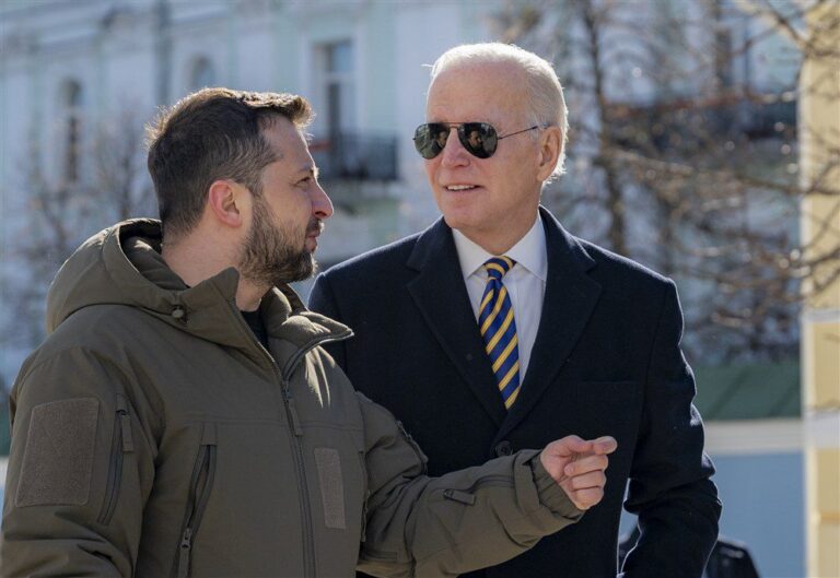 J. Bidenas: ėjimas prieš pagalbos Ukrainai įstatymo projektą yra veikimas V. Putino naudai