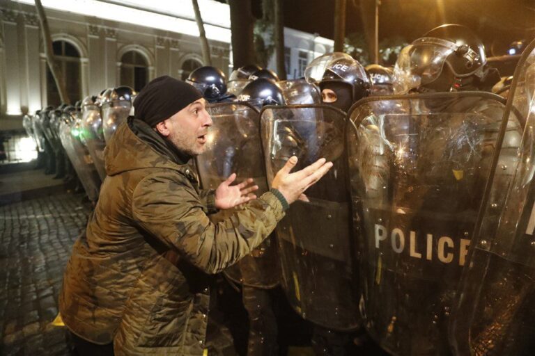 Sakartvele per protestus sulaikyti 66 žmonės, sužeista 50 policininkų 
