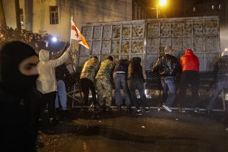 Sakartvelo valdančioji partija: masinius protestus išprovokavusio įstatymo atsisakyta