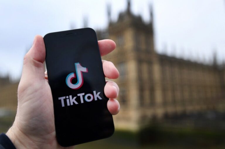 ES pradeda oficialų „TikTok“ tyrimą dėl vaikų apsaugos 