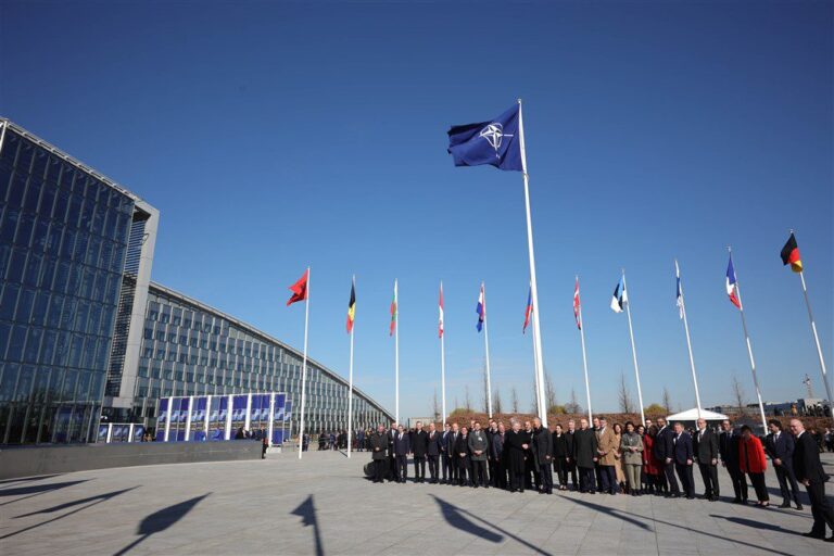 NATO pareigūnas: Ukraina turėtų atsisakyti dalies teritorijos, mainais į narystę organizacijoje