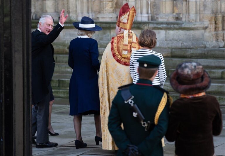 Istorinis įvykis – D. Britanijos monarcho karūnavimo apeigose dalyvaus katalikų vyskupai