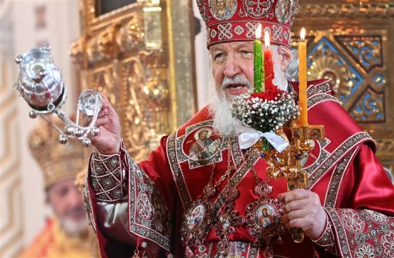 Maskvos patriarchas Kirilas dievagojasi, kad V. Putinas jam neįsakinėja