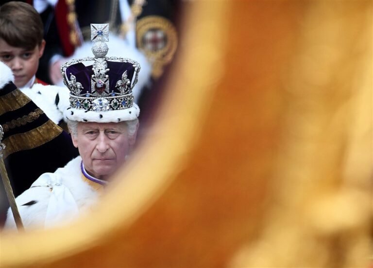 JK į karaliaus sostą atsisėdo Karolis III, jis tapo ir Anglikonų Bažnyčios galva