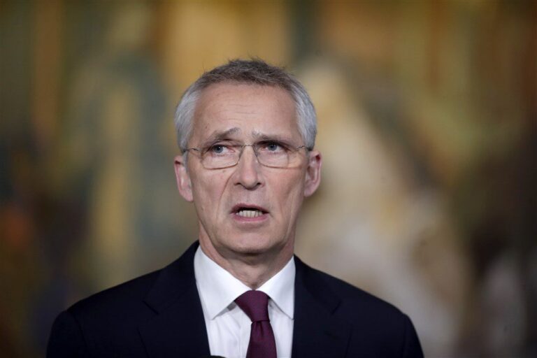 Artėjant viršūnių susitikimui, Lietuvoje lankosi NATO vadovas ir vokiečių gynybos ministras