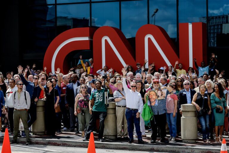 CNN prodiuseriui skirta 19 metų laisvės atėmimo bausmė už pedofilinius nusikaltimus