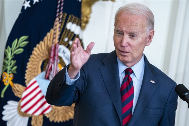 J. Bidenas pavadino V. Putiną „išprotėjusiu kalės vaiku“, bet didžiausia problema laiko klimato kaitą