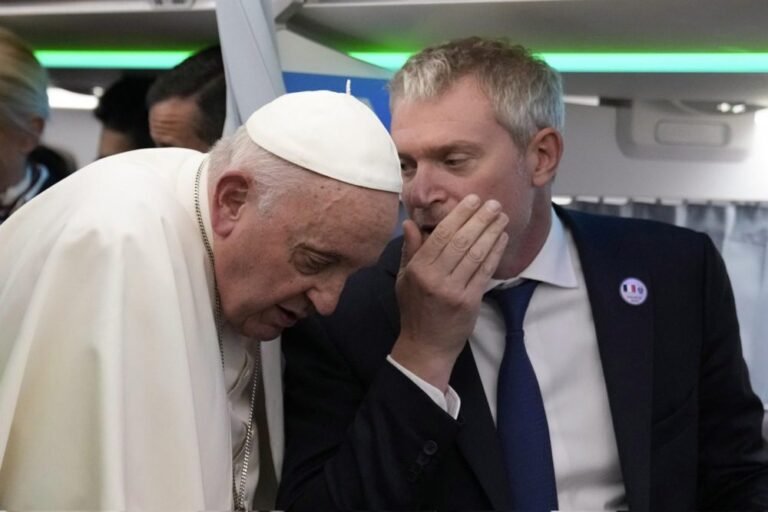 Popiežius teigia, kad karas Ukrainoje yra naudingas ginklų pramonei