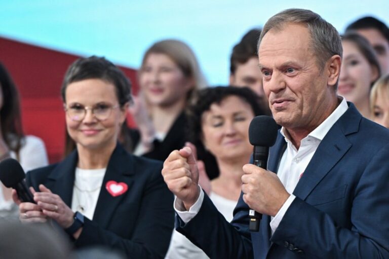 D. Tuskas: Prancūzija, Vokietija ir Lenkija surengs derybas dėl Ukrainos