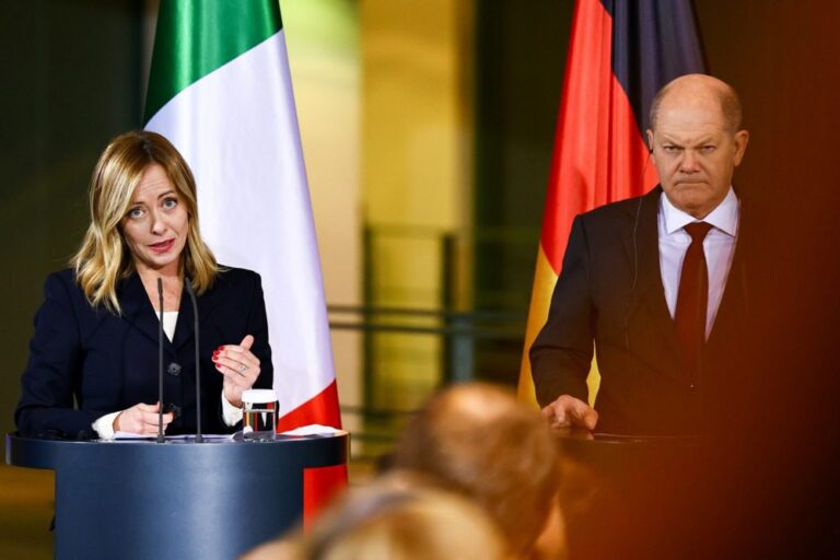 O. Šolcas pagyrė G. Meloni dėl jos „albaniškojo” migracijos modelio