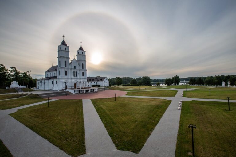 Latvijoje renkami piliečių parašai, kad Žolinę paskelbti valstybine švente