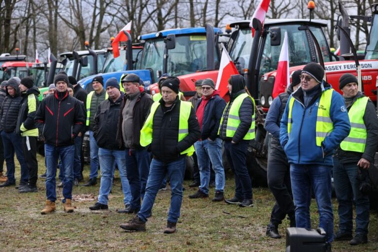 VSAT: Lenkijos ūkininkai baigė protestą pasienyje su Lietuva