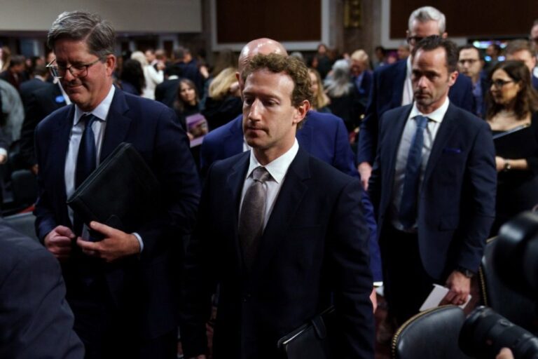 M. Zuckerbergas JAV Kongrese atsiprašė dėl vaikams socialiniuose tinkluose daromos žalos