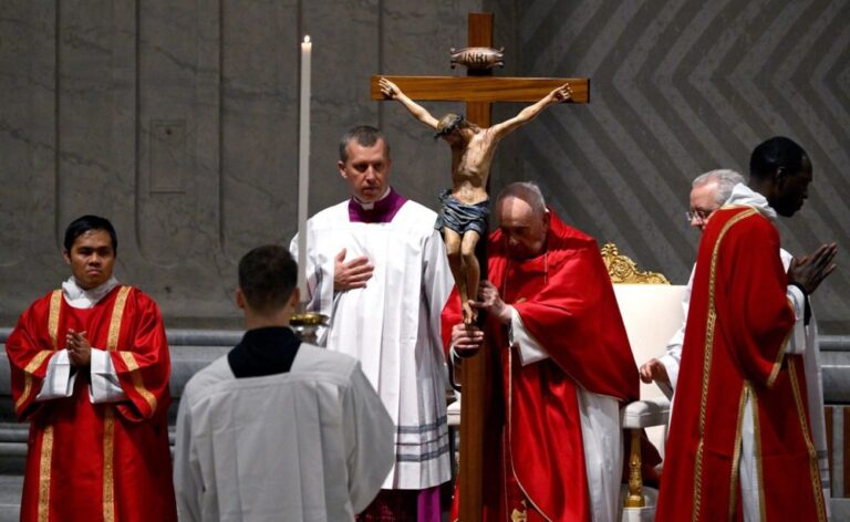 Kryžiuje susiduriame su visišku žmogiškosios Dievo idėjos sugriovimu – kardinolas Raniero Cantalamessa OFM cap.