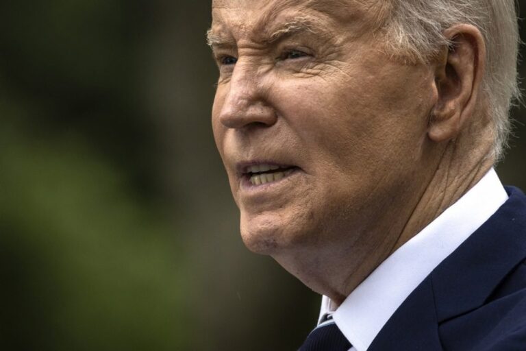 J. Bidenas ir D. Trumpas susikaus dvejuose rinkimų debatuose