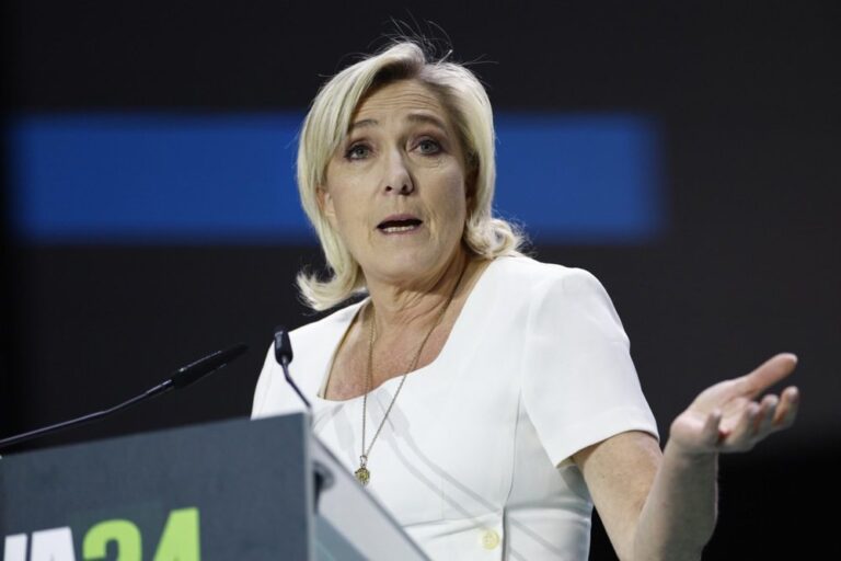 Prancūzijos teismas pašalino Marin Le Pen penkeriems metams iš politikos