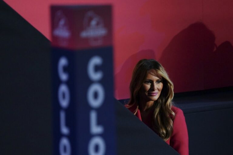 Melania Trump paskelbė, kad Baltuosiuose rūmuose švęs Velykas