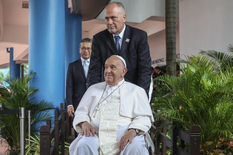 Popiežius baigė savo kelionę į Pietryčių Aziją ir Okeaniją