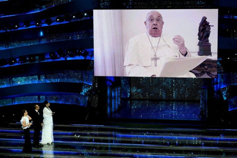 Pranciškus tapo pirmuoju popiežiumi pasveikinusiu San Remo dainų festivalį