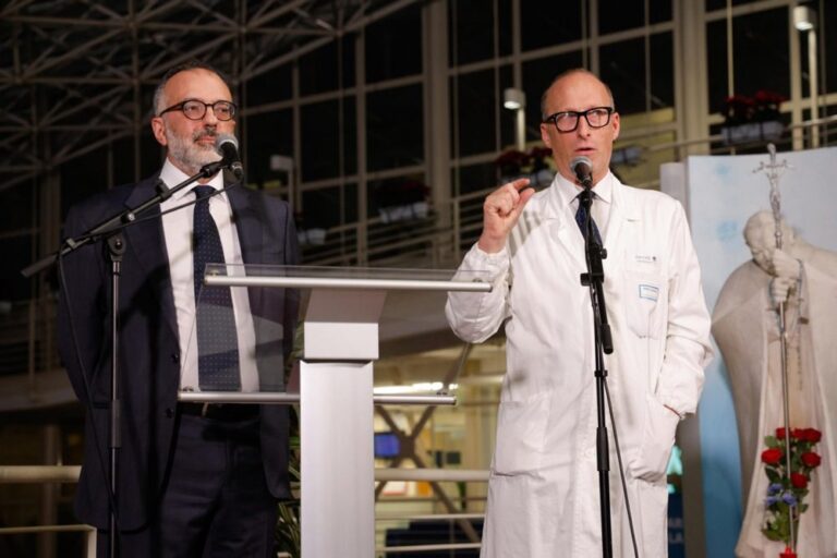 Popiežiaus sveikatos būklė yra stabili, tačiau vis dar sudėtinga – medikai