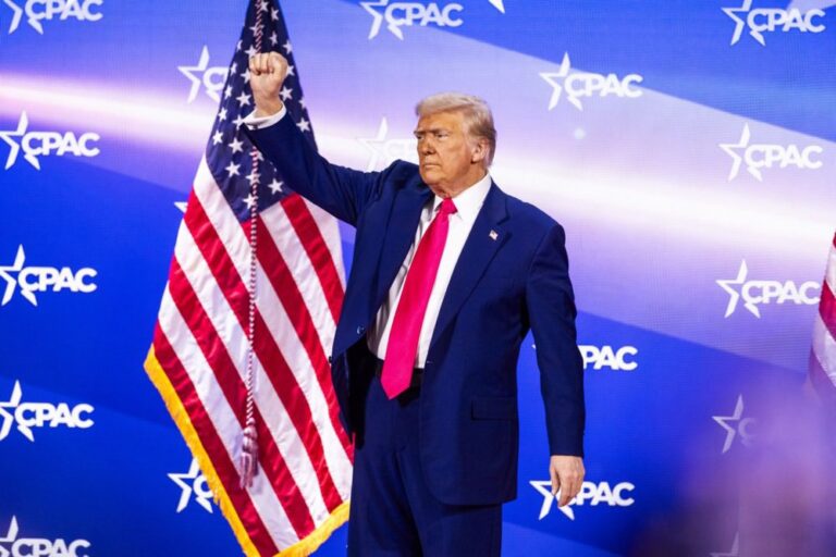 JAV prezidentas Donaldas Trumpas: translyčių beprotybė baigėsi