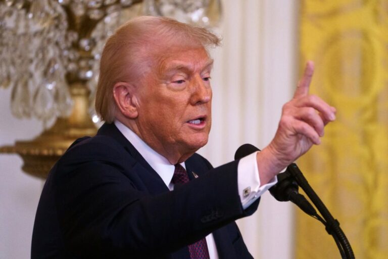 Donaldas Trumpas apie pagalbą Ukrainai, kokainą Baltuosiuose rūmuose, Rusijos liūdesį