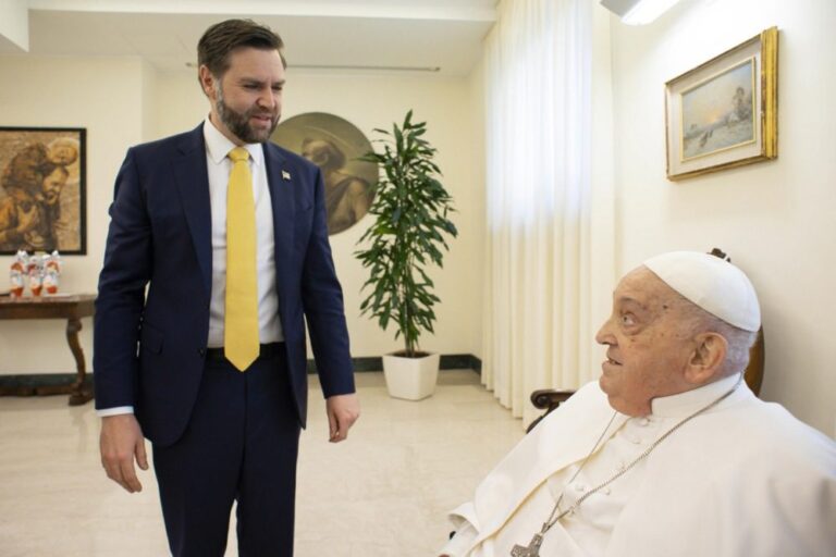 Popiežius Pranciškus trumpam susitiko su JAV viceprezidentu J. D. Vance’u