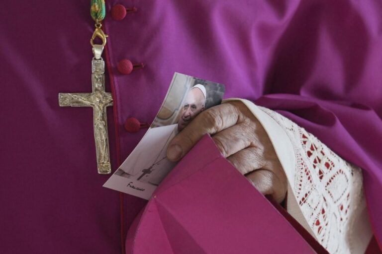 Vatikanas dėl popiežiaus Pranciškaus mirties skelbia tradicinį devynių dienų gedulą