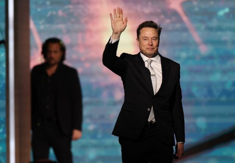 Elonas Muskas paskelbė „Netflix“ boikotą